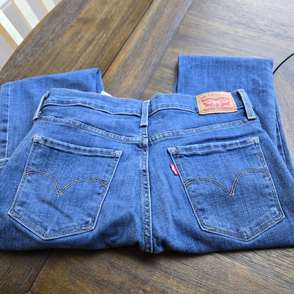 Levis 312 Shaping Slim Jeans size 29